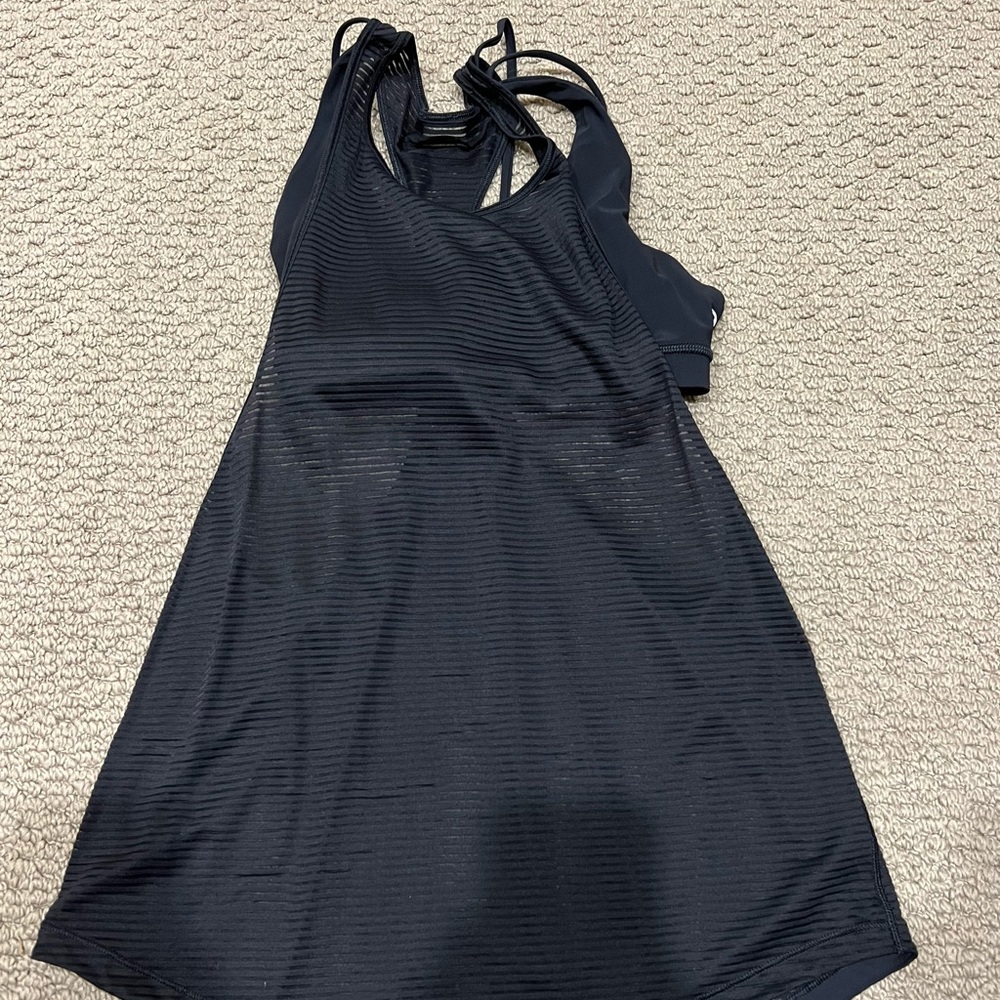 Lululemon black top with built in bra